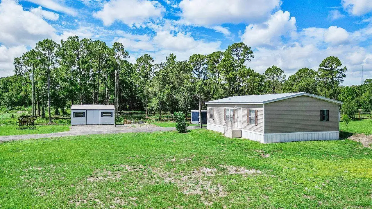 3 bedroom 2 bath Residential for sale at 220 N Sendero Street, Clewiston FL 33440