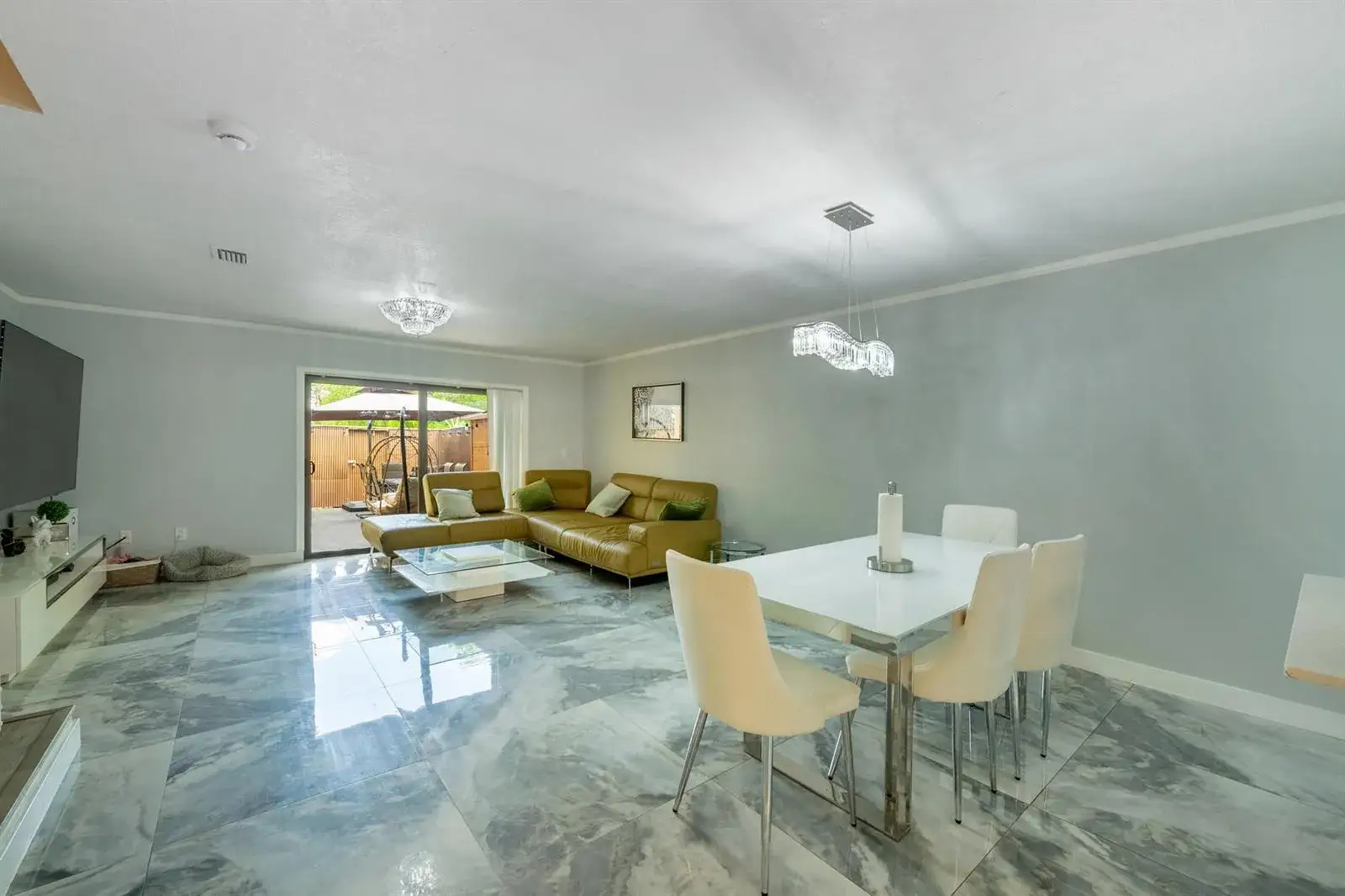 2 bedroom 2 bath Residential for sale at 1129 NE 210th Terrace # 210, Miami FL 33179