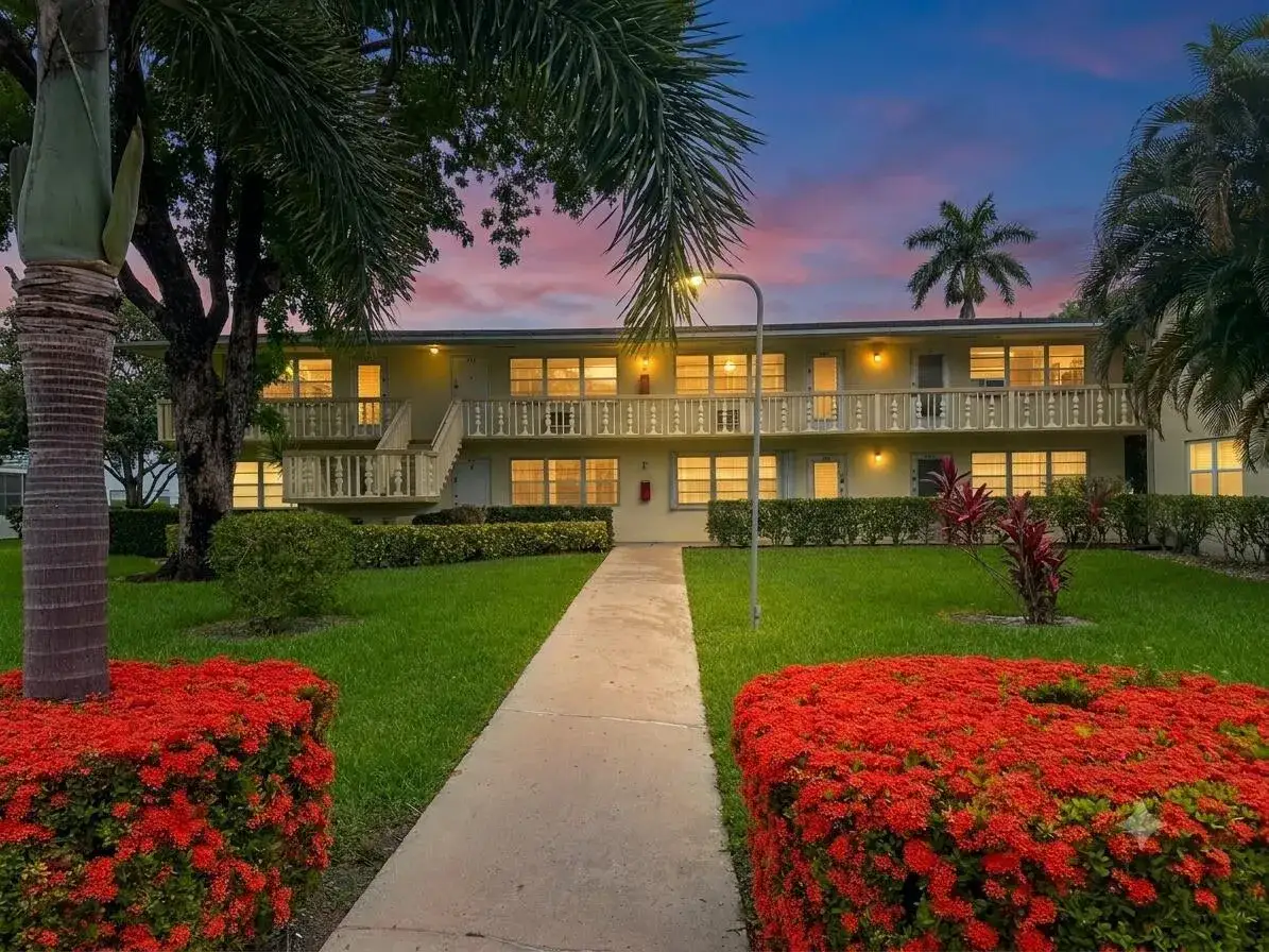 1 bedroom 1 bath Residential Lease for rent at 361 Windsor P, West Palm Beach FL 33417