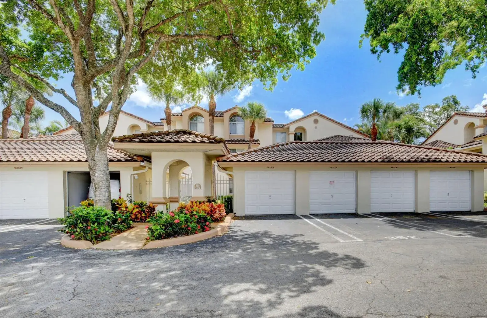 3 bedroom 2 bath Residential Lease for rent at 9204 Glenmoor Drive, West Palm Beach FL 33409
