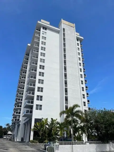 1 bedroom 1 bath Residential for sale at 336 N Birch Road # 6d, Fort Lauderdale FL 33304