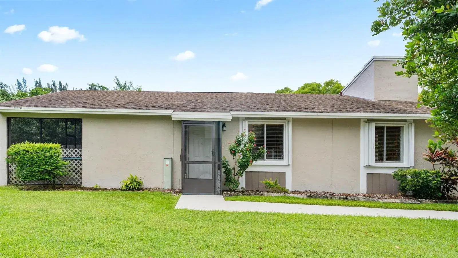 3 bedroom 2 bath Residential for sale at 570 Woodgate Circle # A, Sunrise FL 33326