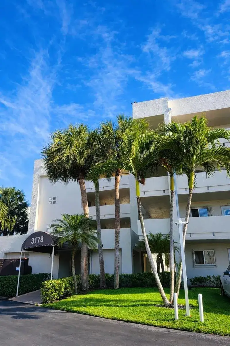 2 bedroom 2 bath Residential for sale at 3178 Via Poinciana # 303, Lake Worth FL 33467