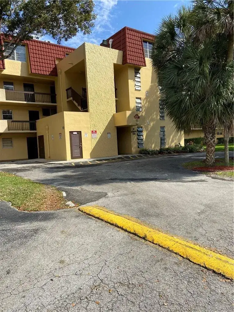 2 bedroom 2 bath Residential for sale at 3253 Foxcroft Road # G212, Miramar FL 33025