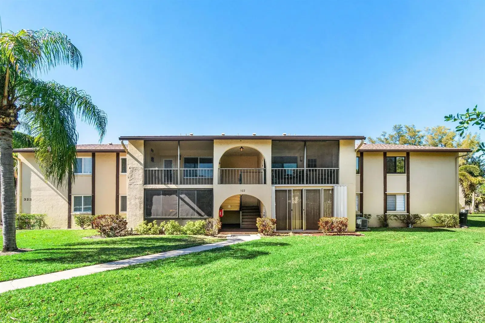 2 bedroom 1 bath Residential for sale at 322 Pine Ridge Circle # 2, FL 33463