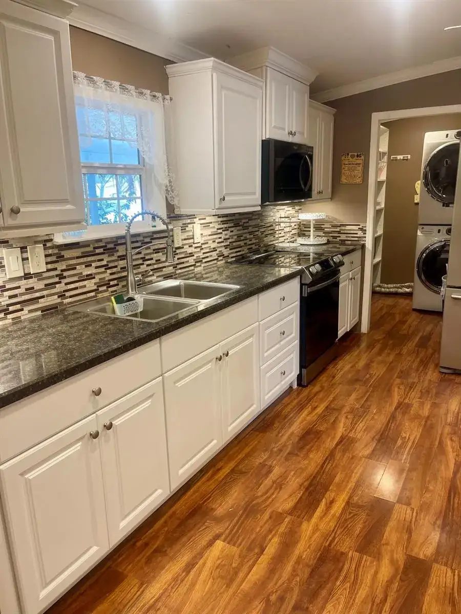 2 bedroom 1 bath Residential Lease for rent at 195 Plantation Boulevard, Lake Worth FL 33467