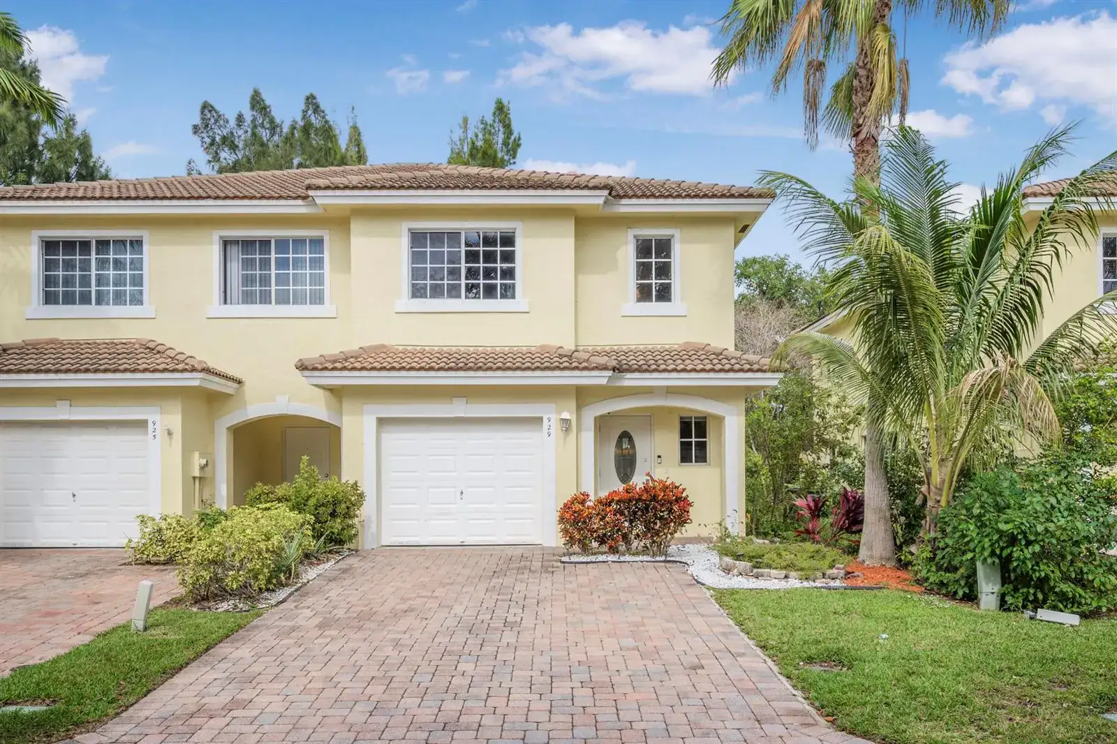 3 bedroom 2 bath Residential Lease for rent at 929 Imperial Lake Road, FL 33413