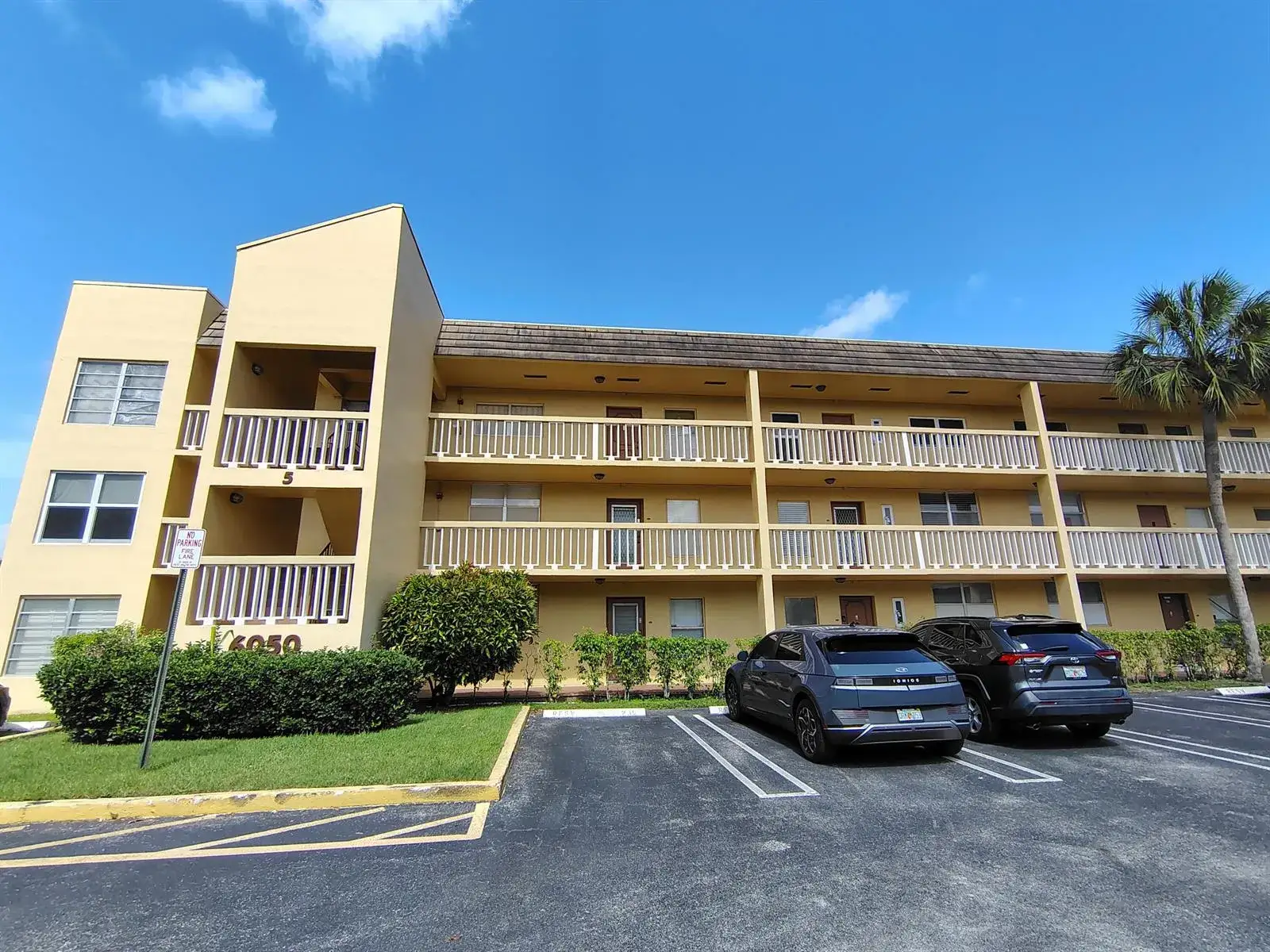 2 bedroom 2 bath Residential for sale at 6050 NW 64th Avenue # 102, Tamarac FL 33319