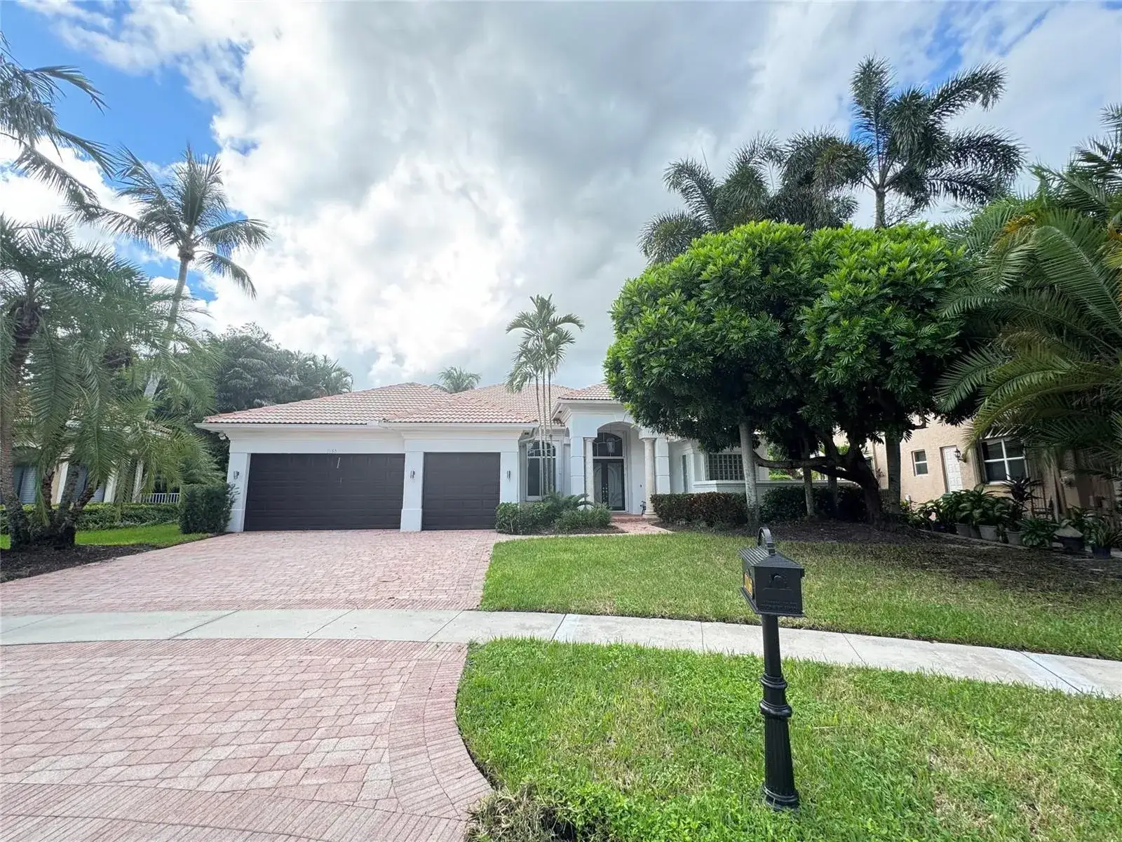 5 bedroom 3 bath Residential Lease for rent at 11165 Whitehawk Street, Plantation FL 33324