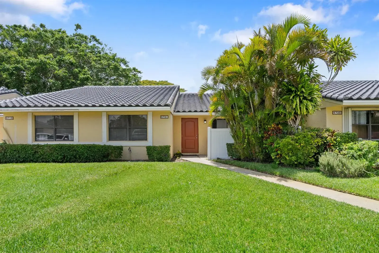 2 bedroom 2 bath Residential for sale at 6721 Bridlewood Court, Boca Raton FL 33433