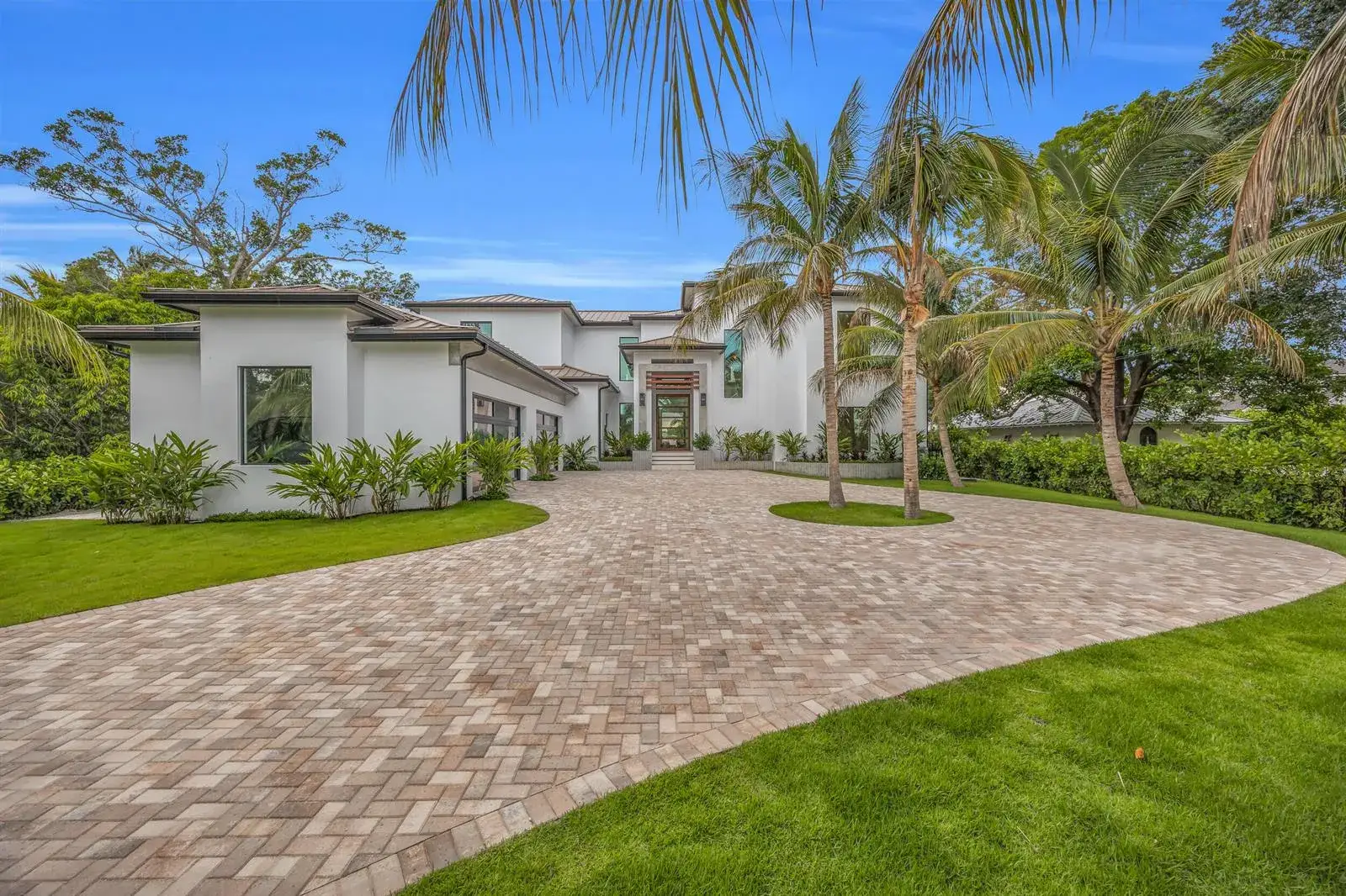 5 bedroom 5 bath Residential for sale at 19175 W Riverside Drive, Tequesta FL 33469