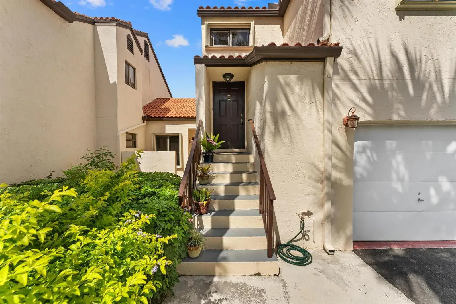 3 bedroom 2 bath Residential for sale at 18 Vía De Casas Sur # 205, Boynton Beach FL 33426