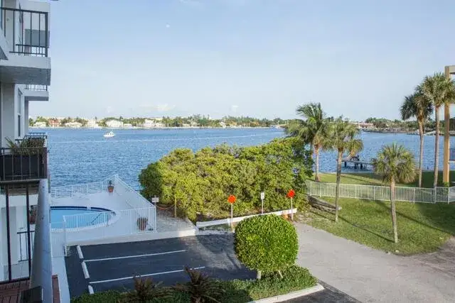 1 bedroom 1 bath Residential for sale at 301 Croton Avenue # 303, Lantana FL 33462