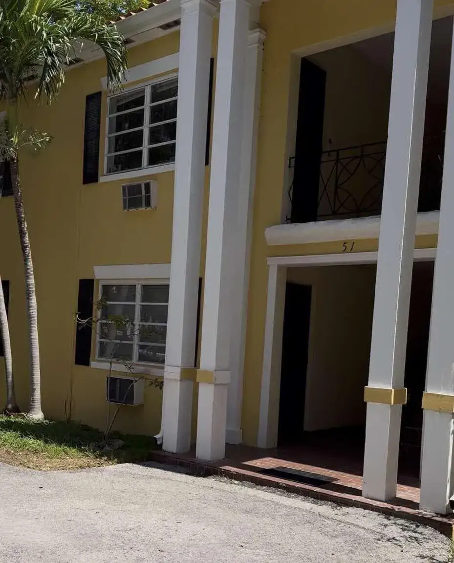 1 bedroom 1 bath Residential Lease for rent at 51 Edgewater Drive # 4, Coral Gables FL 33133