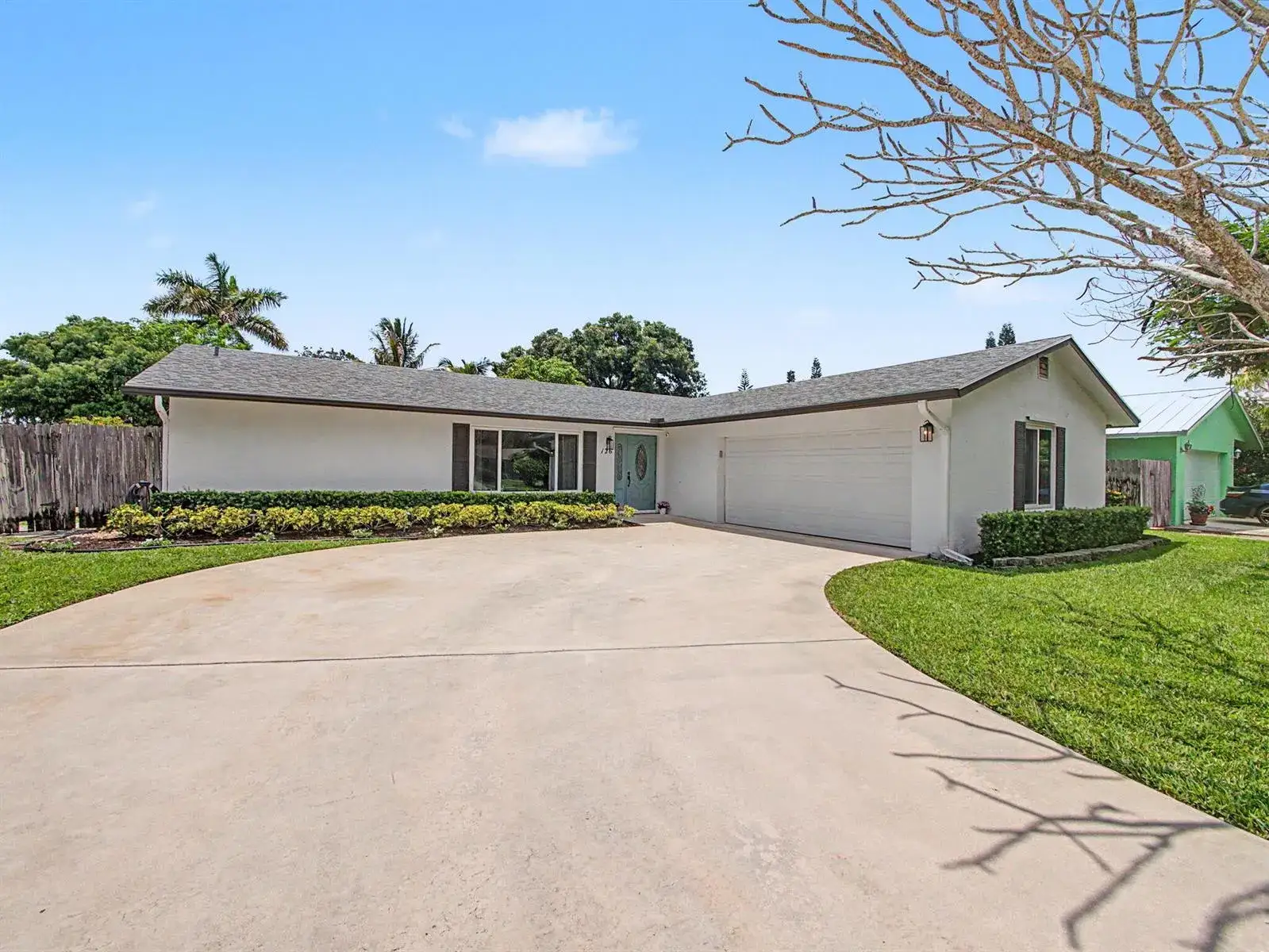 3 bedroom 2 bath Residential for sale at 126 Chapel Lane, Tequesta FL 33469