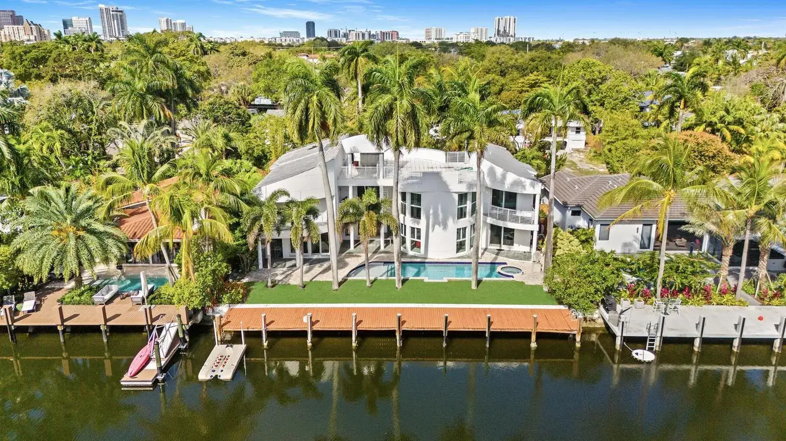 5 bedroom 4 bath Residential for sale at 450 Victoria Terrace, Fort Lauderdale FL 33301