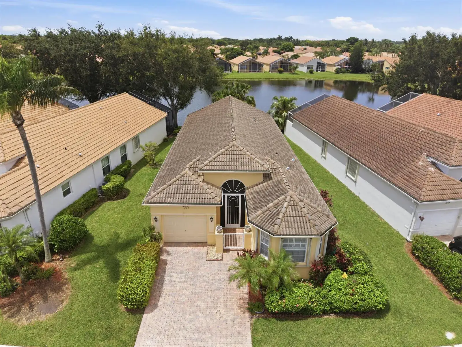 3 bedroom 2 bath Residential for sale at 7229 Cataluna Circle, Delray Beach FL 33446