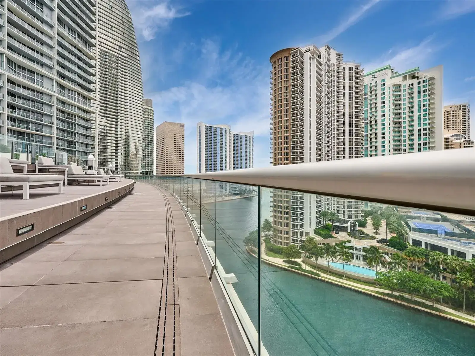 1 bedroom 1 bath Residential Lease for rent at 495 Brickell Avenue # 4506, Miami FL 33131