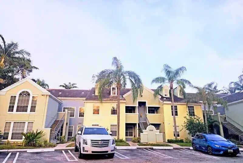 1 bedroom 1 bath Residential for sale at 1020 Crystal Way # F, Delray Beach FL 33444