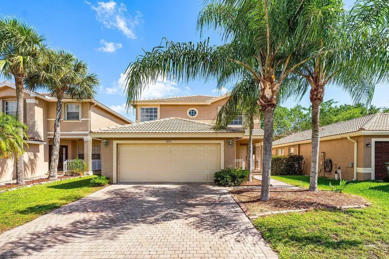 3 bedroom 2 bath Residential for sale at 5453 Queenship Court, FL 33463
