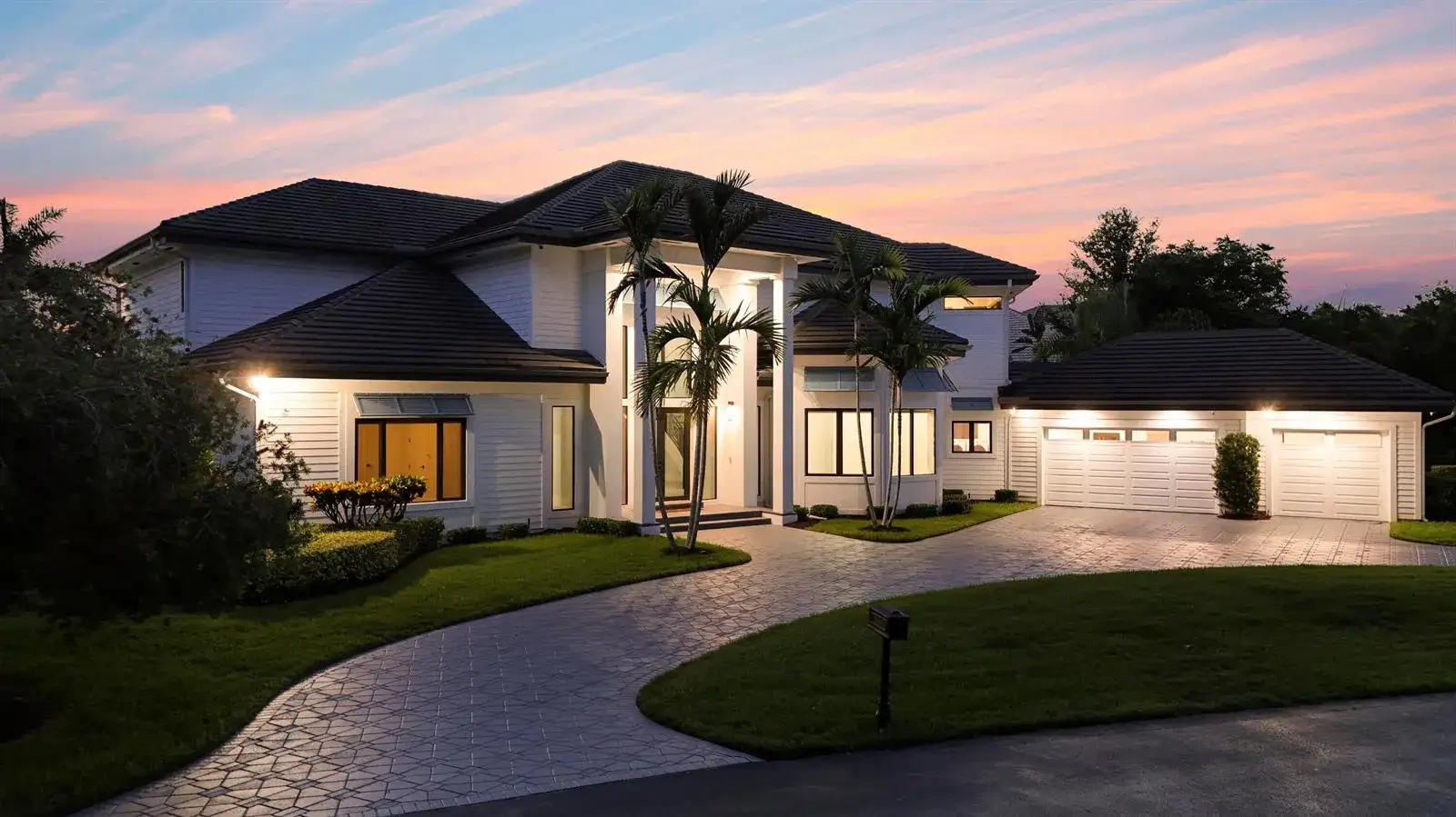 4 bedroom 4 bath Residential for sale at 18411 SE Lakeside Drive, Jupiter FL 33469