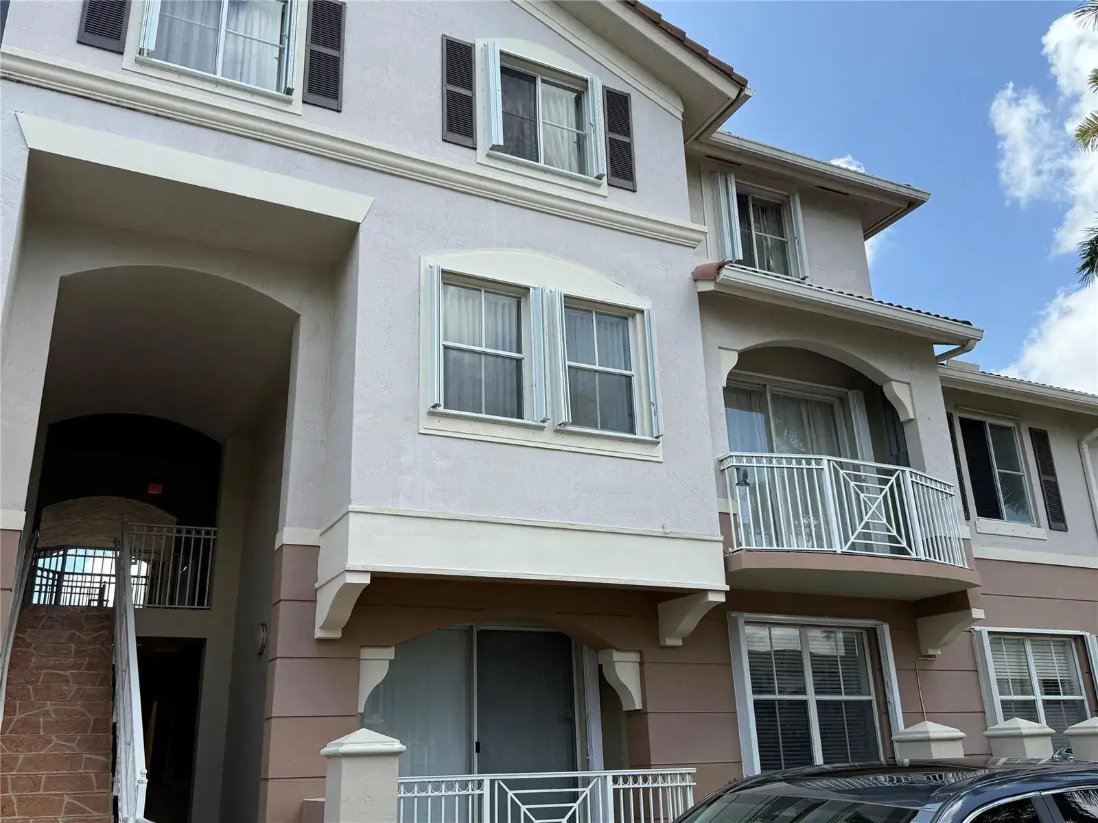 3 bedroom 2 bath Residential Lease for rent at 8930 W Flagler Street # 215, Miami FL 33174