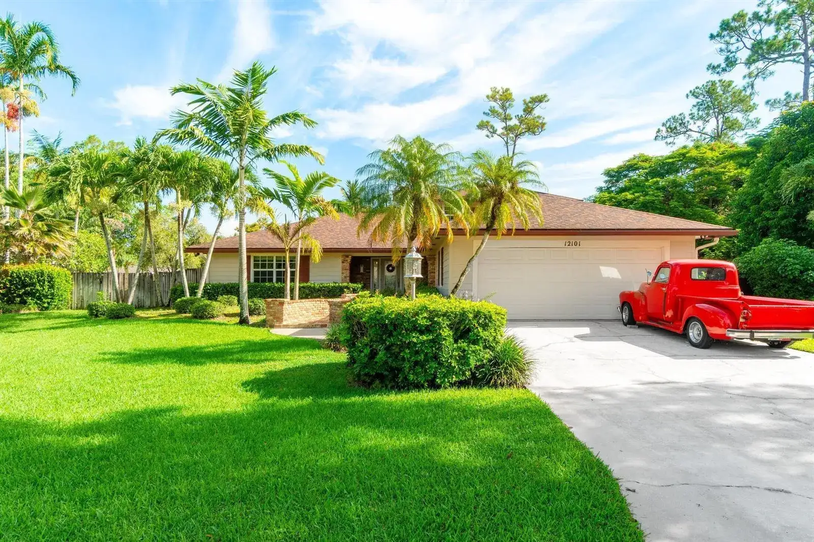 3 bedroom 2 bath Residential for sale at 12101 Tumbleweed Court, Wellington FL 33414