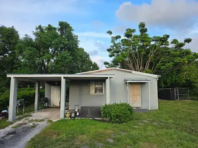 2 bedroom 1 bath Residential for sale at 17961 NW 5th Avenue, Miami Gardens FL 33169