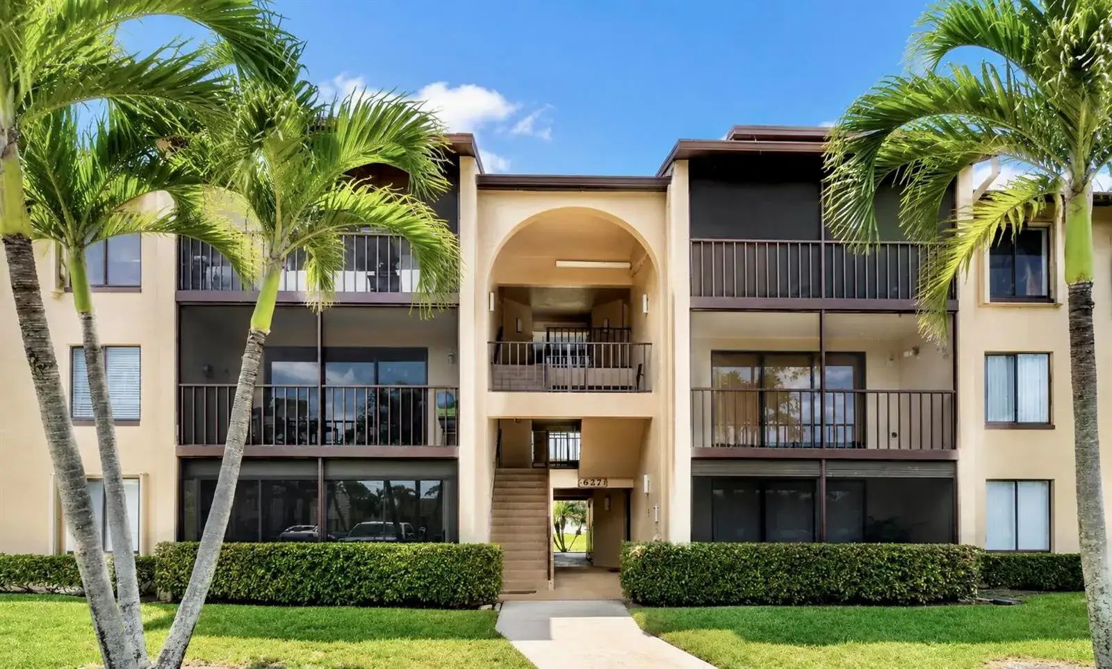 2 bedroom 2 bath Residential for sale at 627 Sea Pine Way # C2, FL 33415