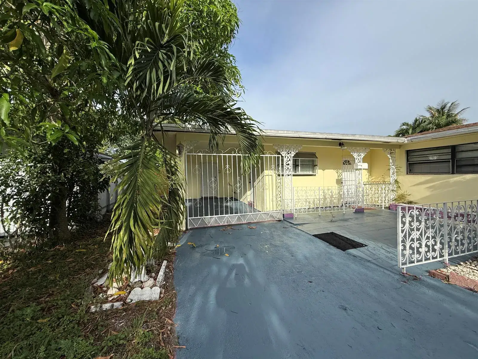 3 bedroom 2 bath Residential for sale at 124 NW 45th Avenue, Plantation FL 33317