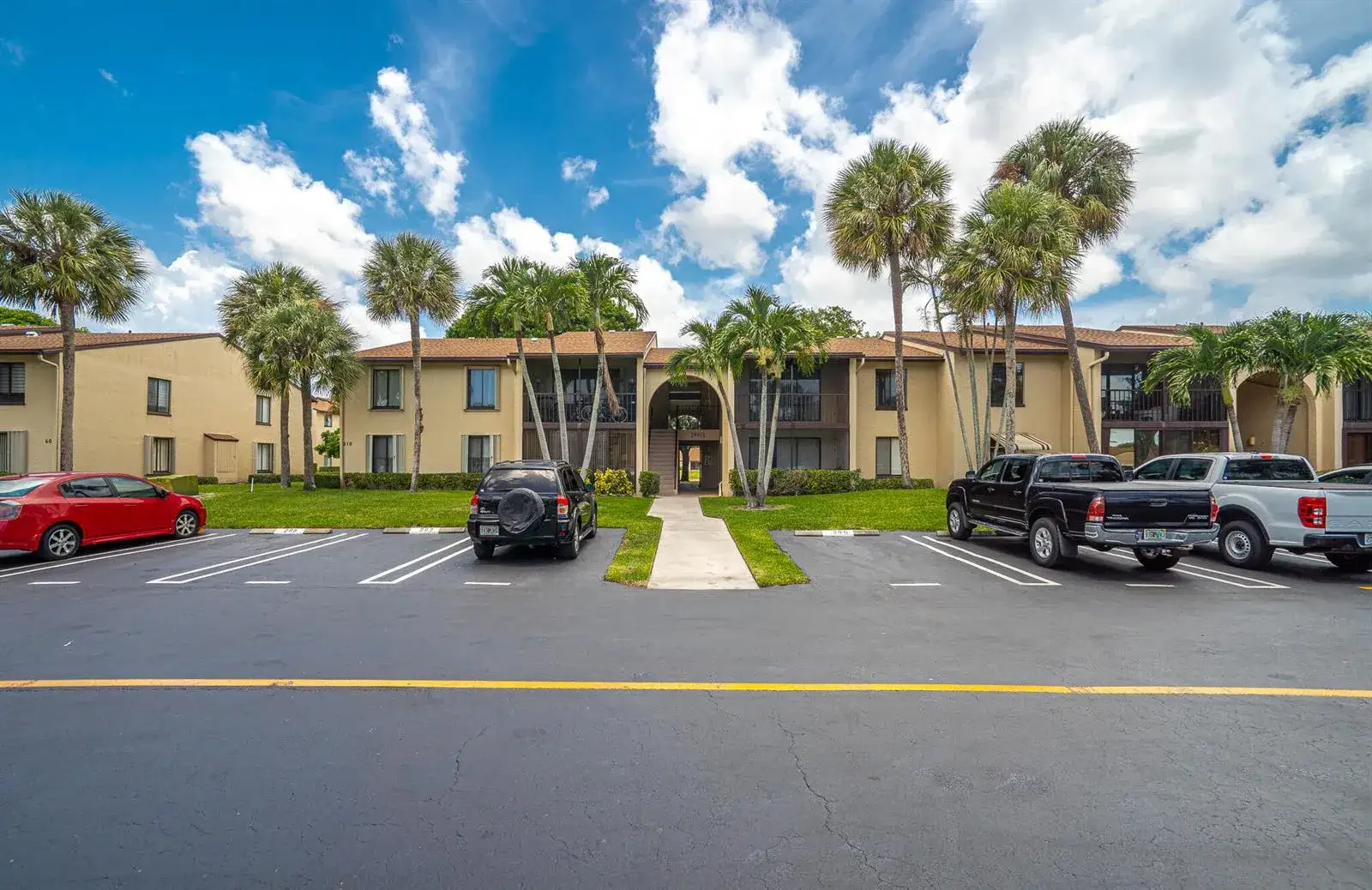 2 bedroom 2 bath Residential for sale at 610 Sea Pine Way # H2, FL 33415
