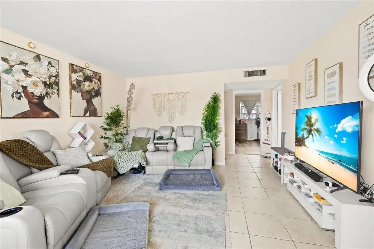 1 bedroom 1 bath Residential Lease for rent at 1905 Lake Worth Road, FL 33461