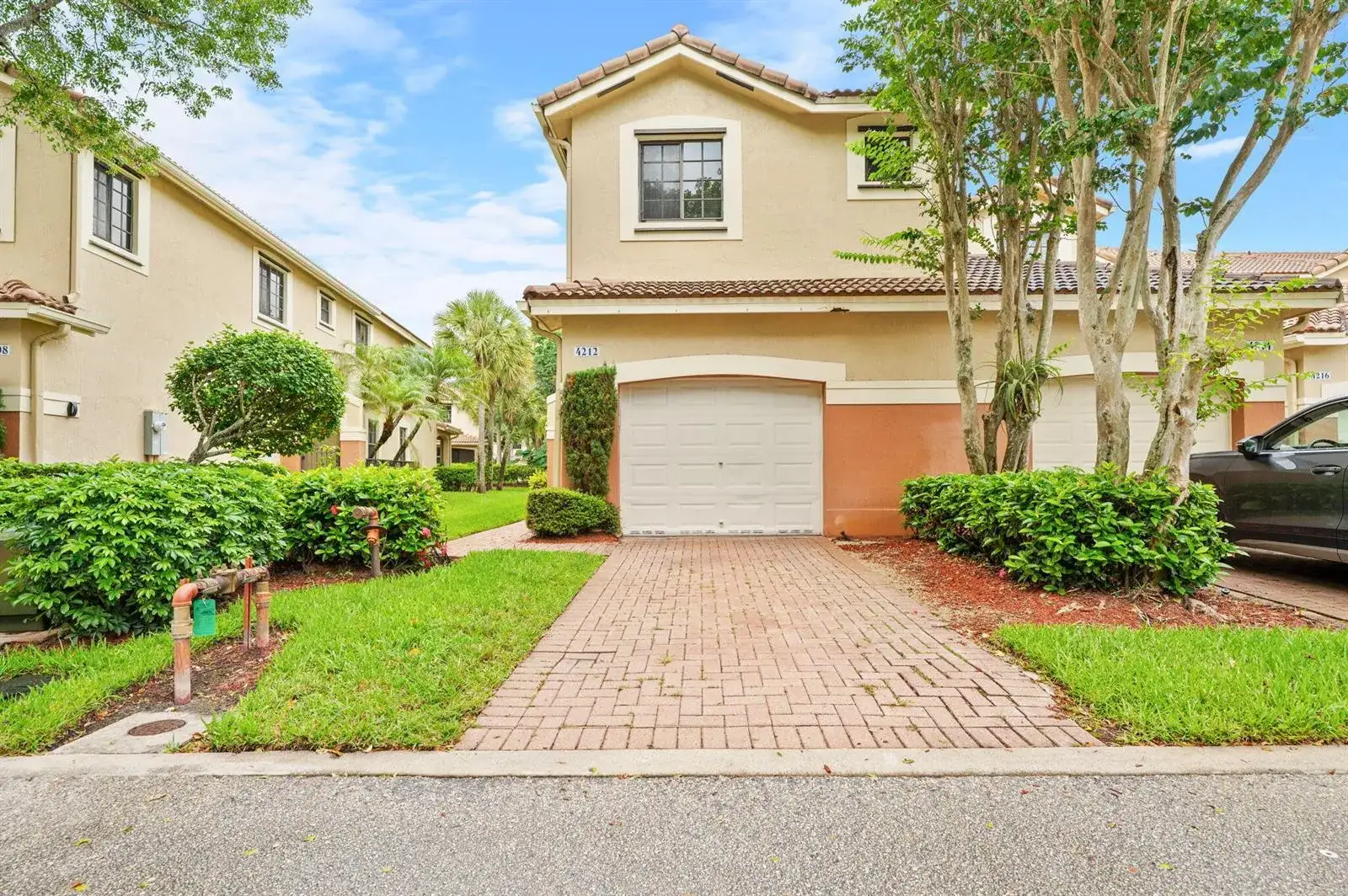 4 bedroom 2 bath Residential for sale at 4212 Vineyard Circle, Weston FL 33332