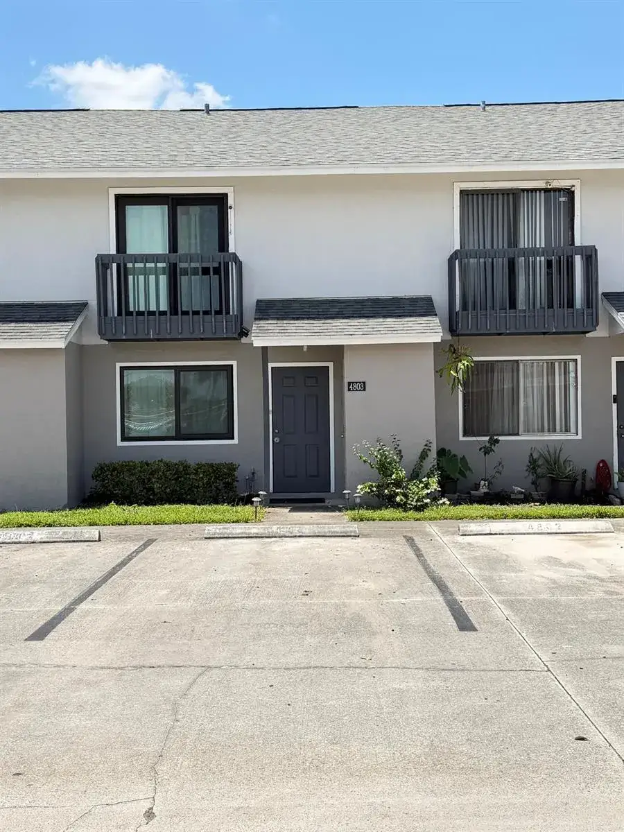 3 bedroom 2 bath Residential for sale at 4803 Pier Drive, FL 33463
