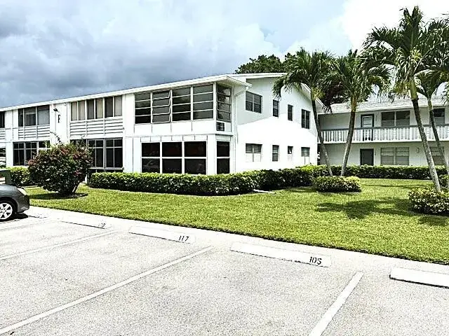 1 bedroom 1 bath Residential for sale at 110 Markham F # 110, Deerfield Beach FL 33442