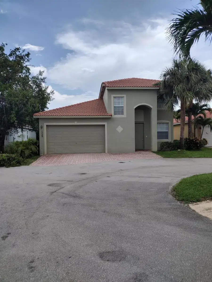 3 bedroom 2 bath Residential for sale at 1738 Pierside Circle, Wellington FL 33414