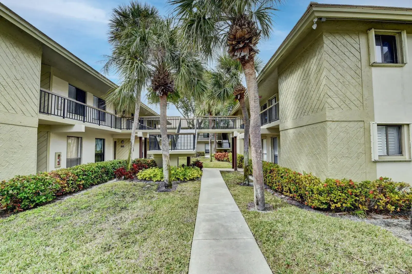 2 bedroom 2 bath Residential Lease for rent at 159 NW 70th Street # 402, Boca Raton FL 33487