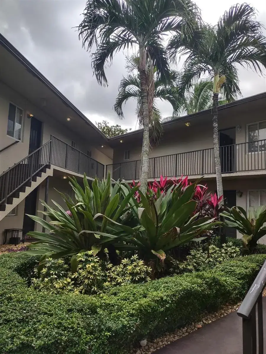 2 bedroom 2 bath Residential Lease for rent at 1444 Windsor Court # 1, Fort Lauderdale FL 33304