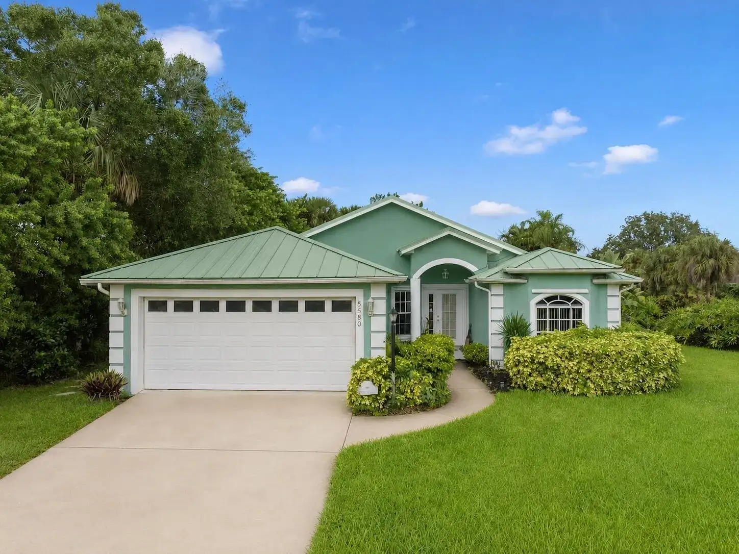 3 bedroom 2 bath Residential for sale at 5850 39th Ln Lane, Vero Beach FL 32966
