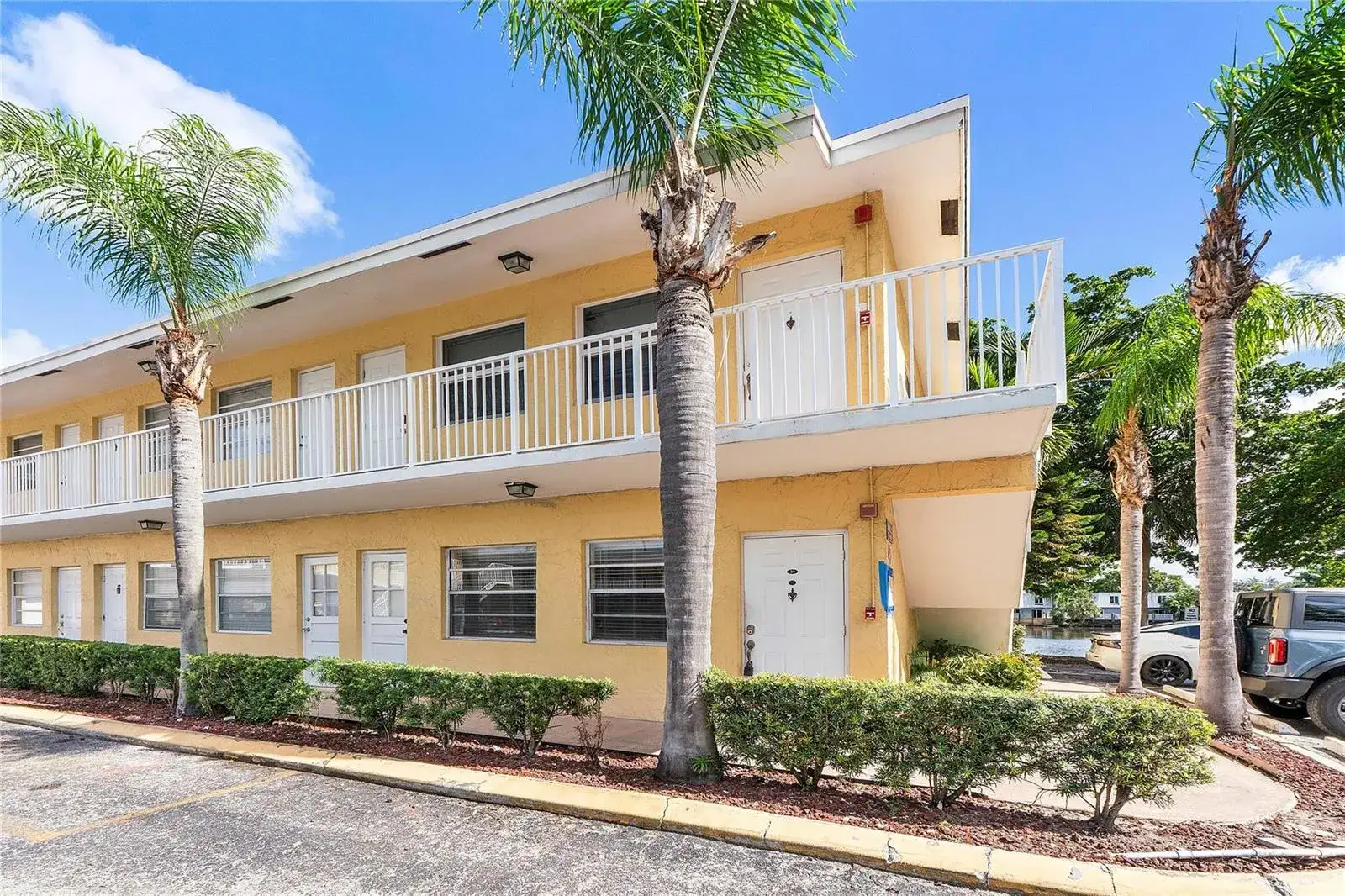 2 bedroom 1 bath Residential for sale at 4050 NE 12th Terrace # 2, Oakland Park FL 33334