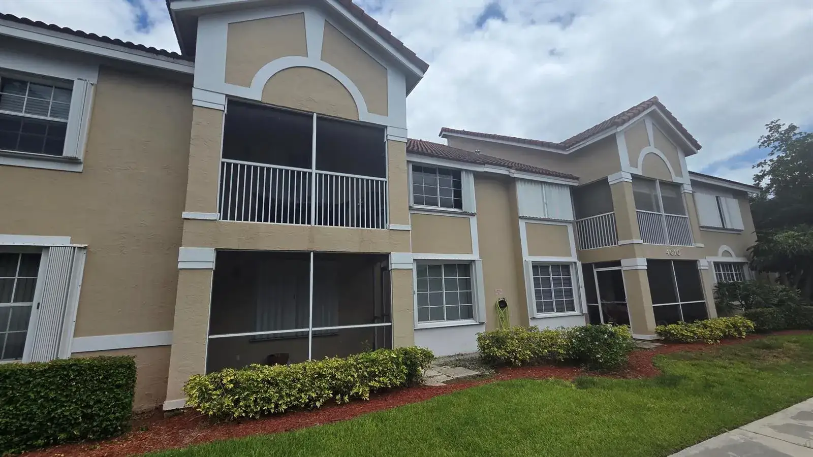 2 bedroom 2 bath Residential for sale at 4610 W Mcnab Road # D1, Pompano Beach FL 33069