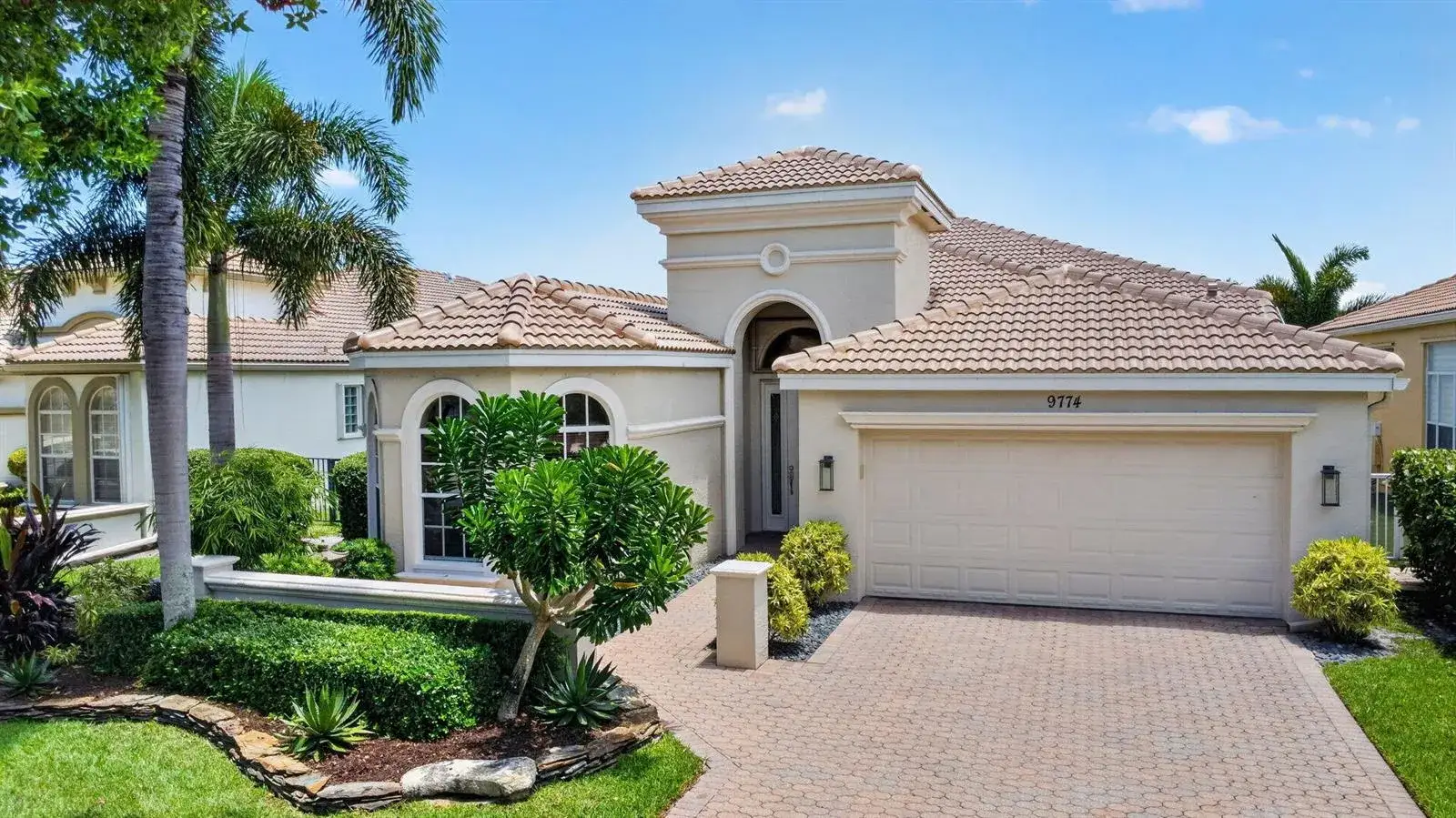 2 bedroom 2 bath Residential for sale at 9774 Via Elegante, Wellington FL 33411