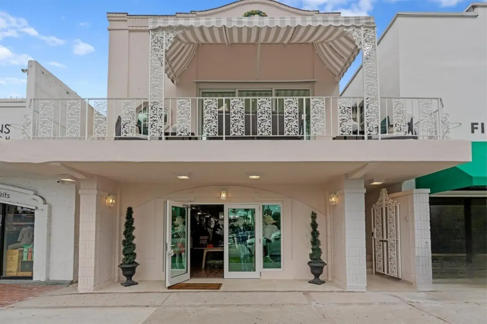 Commercial Sale for sale at 255 Royal Poinciana Way, Palm Beach FL 33480