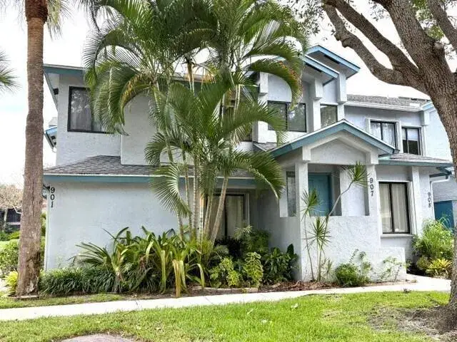 3 bedroom 2 bath Residential for sale at 907 Harbour Pointe Way, FL 33413