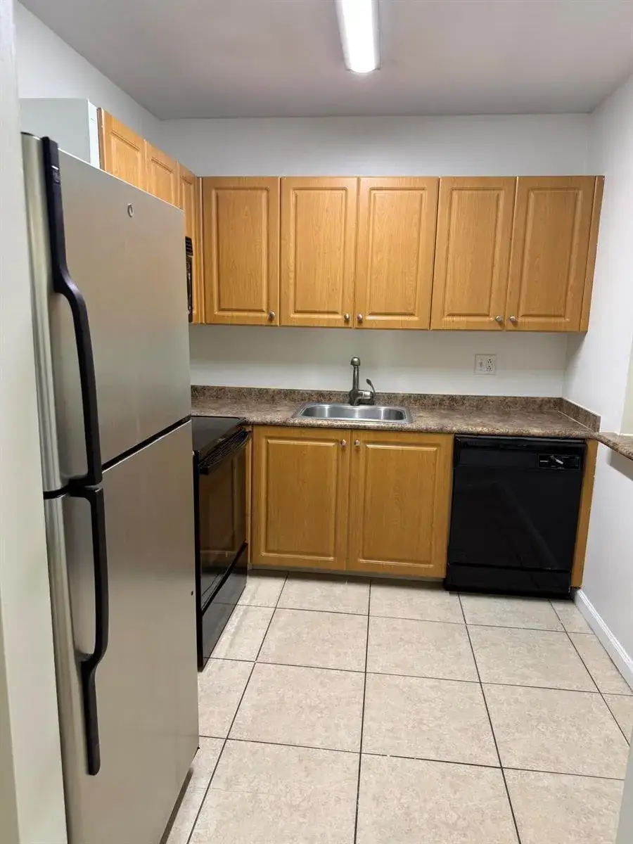 1 bedroom 1 bath Residential Lease for rent at 255 S Cypress Road # 339, Pompano Beach FL 33060