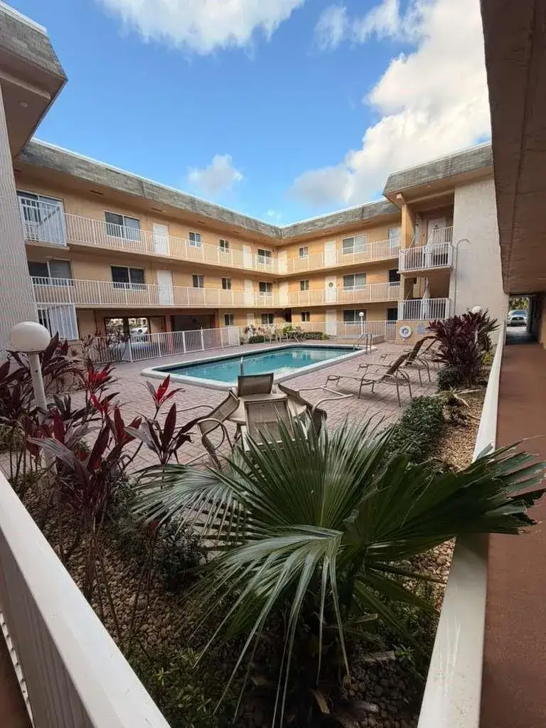 2 bedroom 1 bath Residential for sale at 7910 Taft Street # 109, Pembroke Pines FL 33024