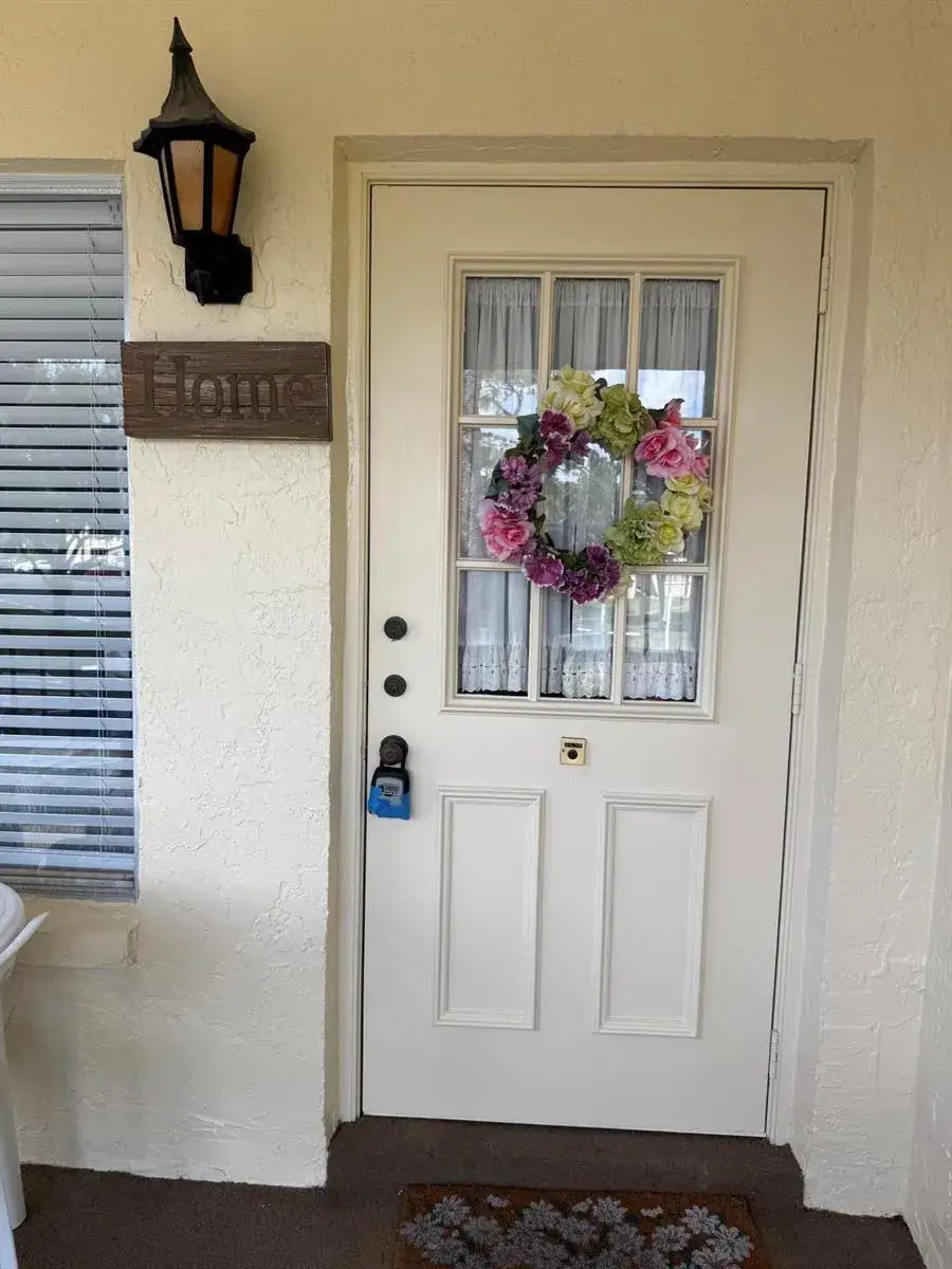 1 bedroom 1 bath Residential Lease for rent at 133 Lake Pine Circle # 2, FL 33463