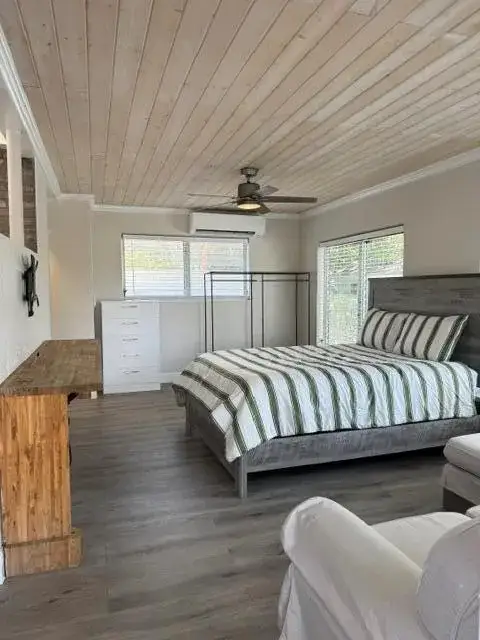 1 bath Residential Lease for rent at 131 S Federal Highway # 3, FL 33460