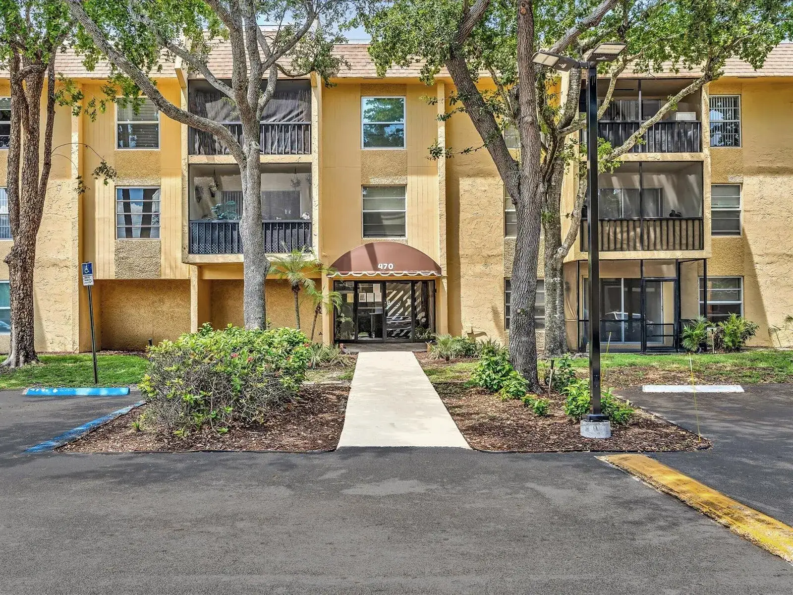 2 bedroom 2 bath Residential Lease for rent at 470 NW 20th Street, Boca Raton FL 33431