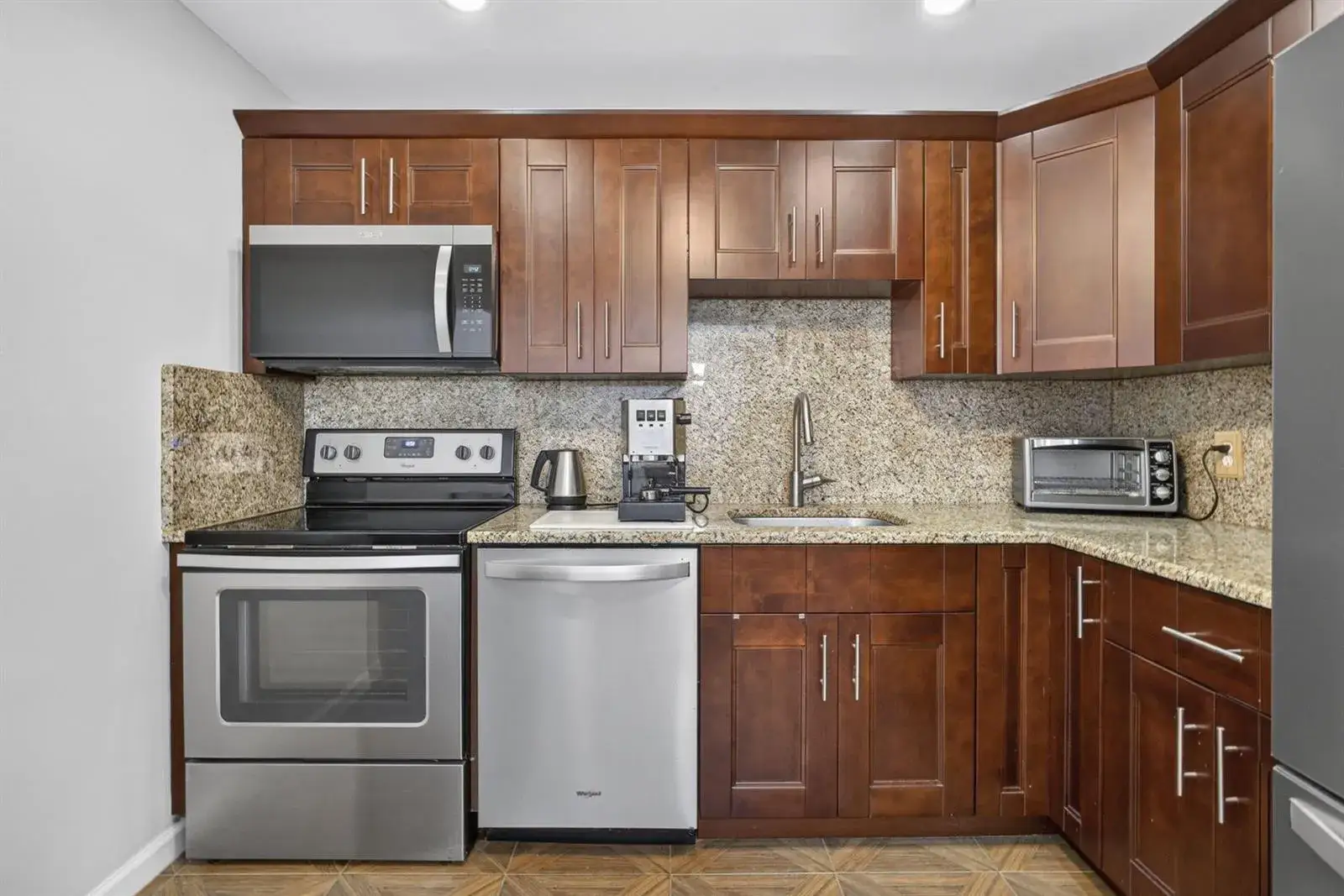 1 bedroom 1 bath Residential for sale at 307 Wellington C, West Palm Beach FL 33417